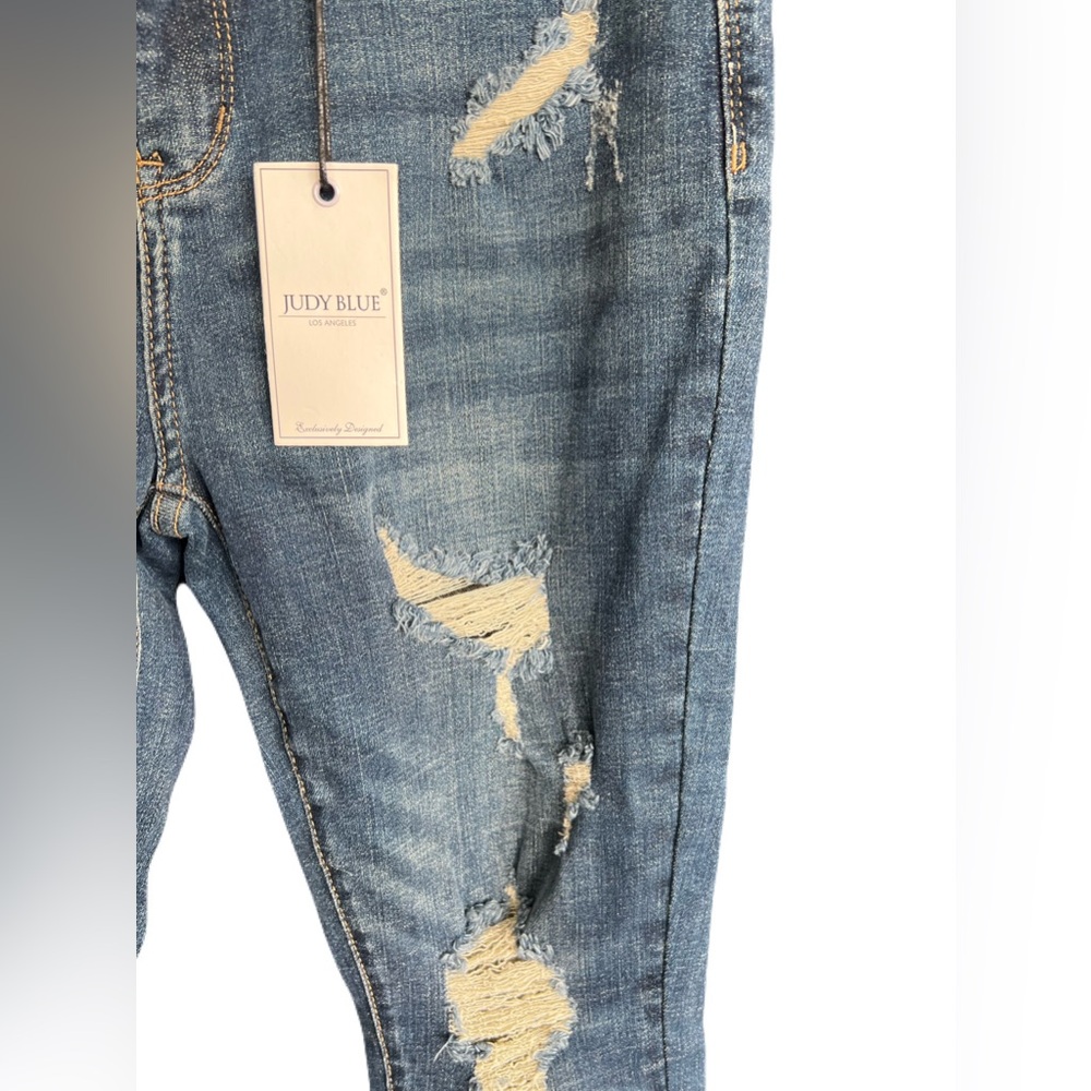 π π NWT Judy Blue Distressed Capri Fit Jeans | Size 5/27 - Picture 5 of 13